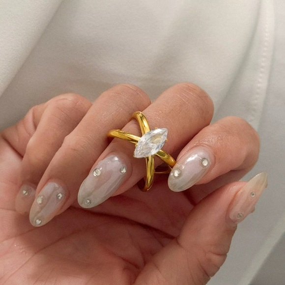 18K Gold Plated - Ring with Crystal Accent - Picture 5 of 7